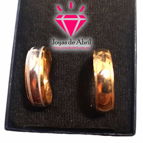 Cadena, medalla de angel, aretes y dos anillos